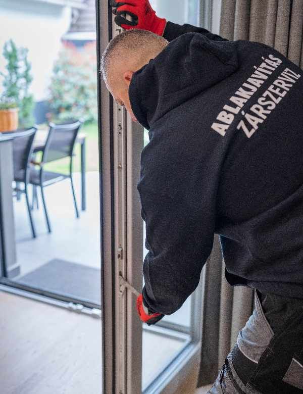 Műanyag erkélyajtó javítás